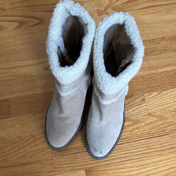 Leather/Faux Fur Pull On Boots Thick Inside Padding Sz 9M NWOT - Picture 4 of 10